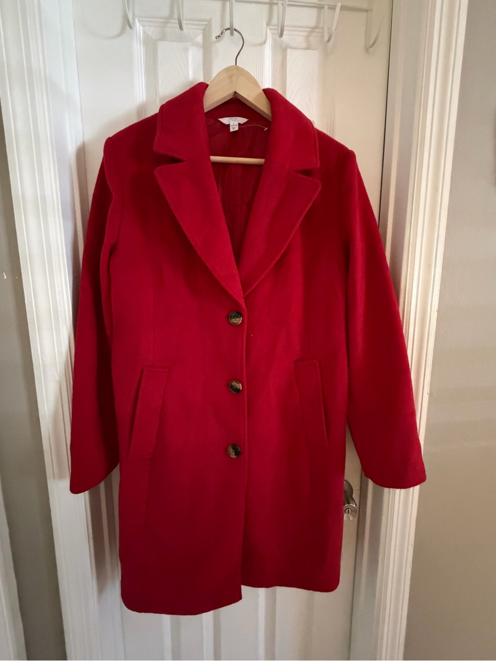 Women's Red Single-Breasted Wool Coat - Classic Tailored Style